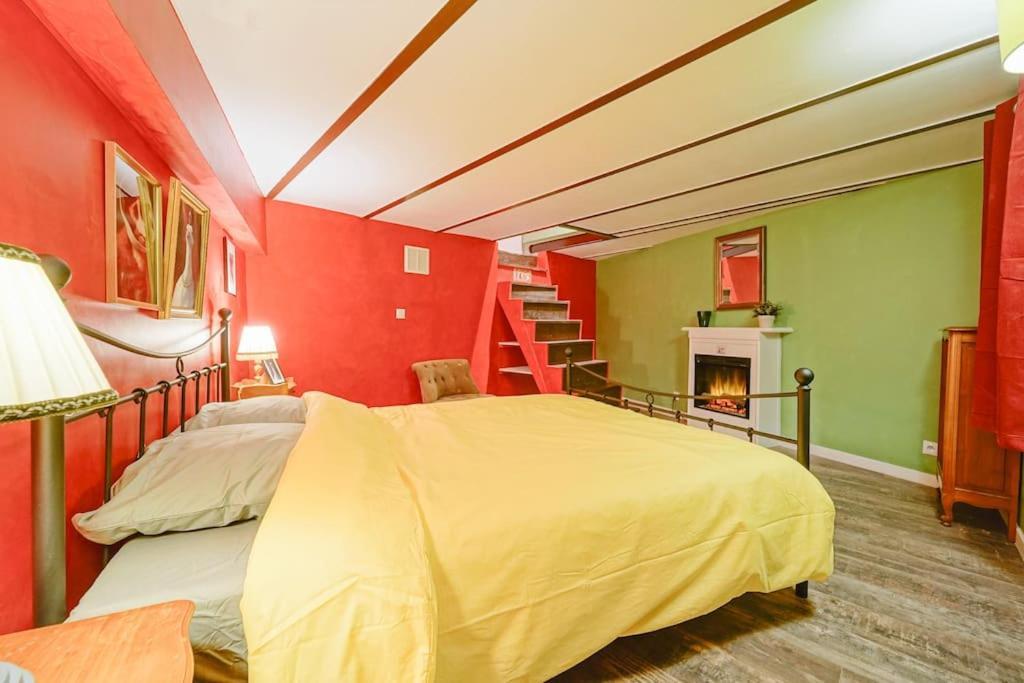 Amelie In Hidden Gem Montmartre